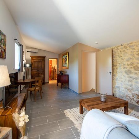 La Maison De Livia, Gite, Chambres Et Table D'Hotes Sauzet (Gard) Dış mekan fotoğraf