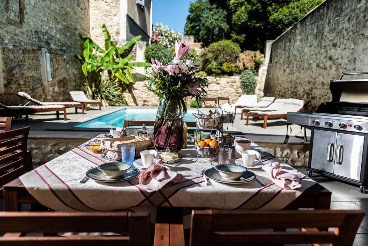 La Maison De Livia, Gite, Chambres Et Table D'Hotes Sauzet (Gard) Dış mekan fotoğraf