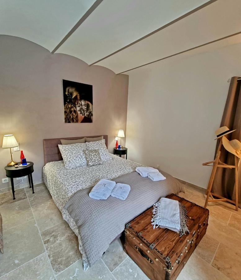 La Maison De Livia, Gite, Chambres Et Table D'Hotes Sauzet (Gard) Dış mekan fotoğraf