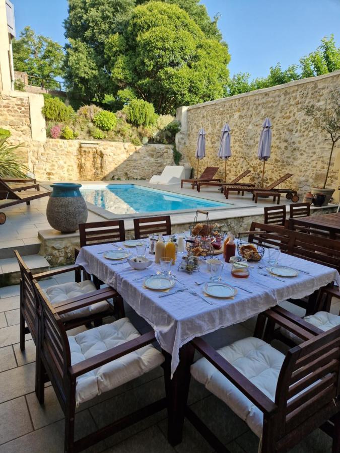 La Maison De Livia, Gite, Chambres Et Table D'Hotes Sauzet (Gard) Dış mekan fotoğraf